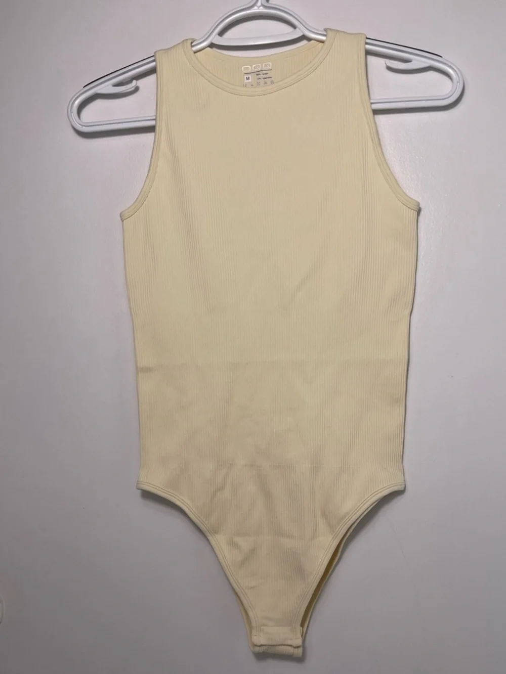 OQQ Women’s Sleeveless Cream Ribbed Bodysuit - Minimal Crew Neck Size M NWOT